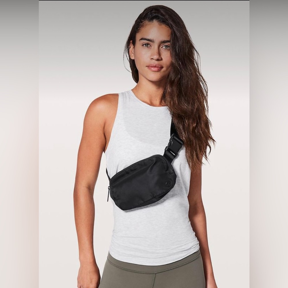 Lululemon Everywhere Belt Bag in Black